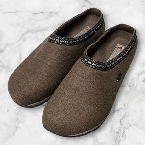 Therafit Heather women's wool clog slipper in a dark taupe or brown color sz 9
